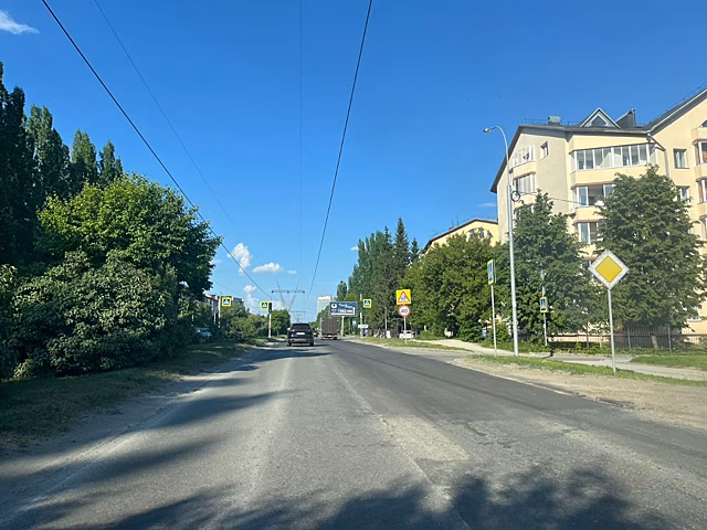В Академгородке Новосибирска закатают асфальтом Цветной проезд