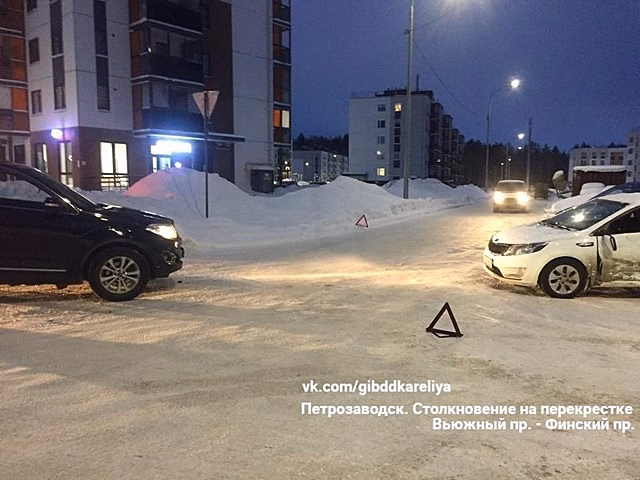 В Саратове при столкновении двух автомобилей пострадали четверо детей