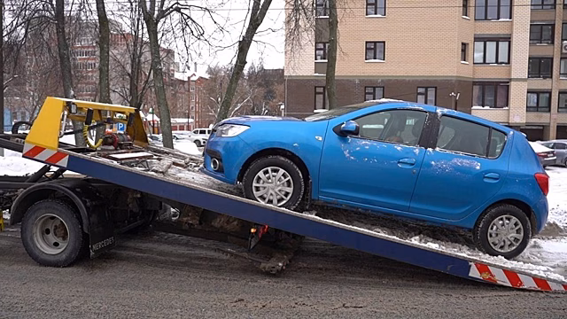 В Кирове за январь эвакуировали 80 автомобилей, мешающих уборке снега