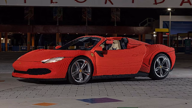 Из Lego построили Ferrari 296 GTS в натуральную величину. Она тяжелее настоящего спорткара
