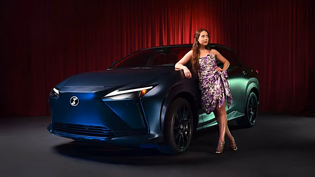 Lexus выпустил электрокар RZ с джазовой стилизацией в честь Майлза Дэвиса
