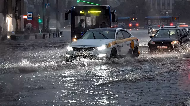 Водителям напомнили об ограничениях ОСАГО при затоплении машин