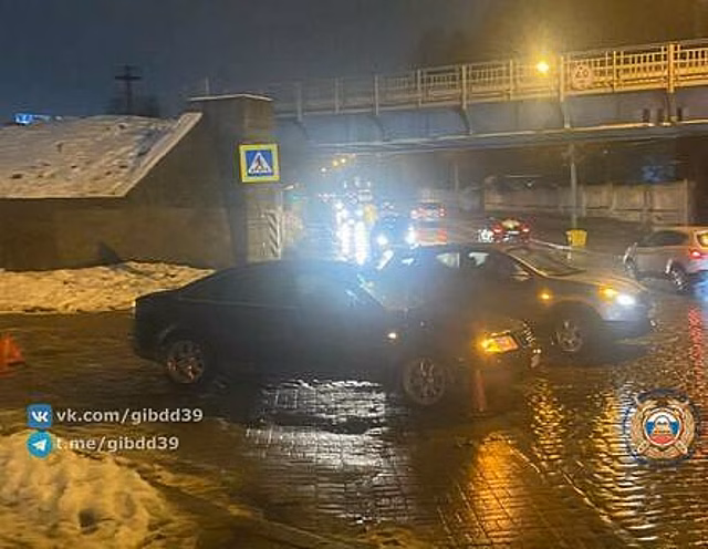 В Калининграде легковушка поворачивала на Аллею Смелых и сбила женщину, пострадавшая в больнице