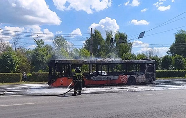 Во Владимире загорелись автобус и бензовоз