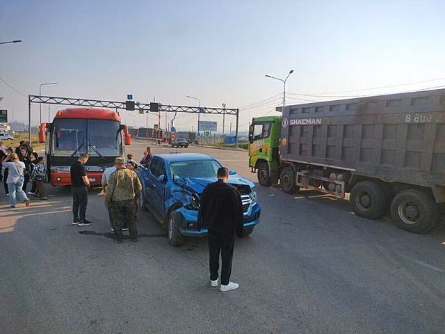 Автобус с пассажирами и пикап столкнулись около МАПП Забайкальск