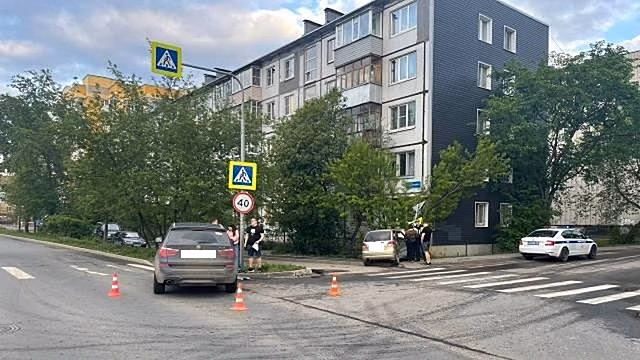 «Матиз» вылетел на тротуар после столкновения с БМВ в Вологде