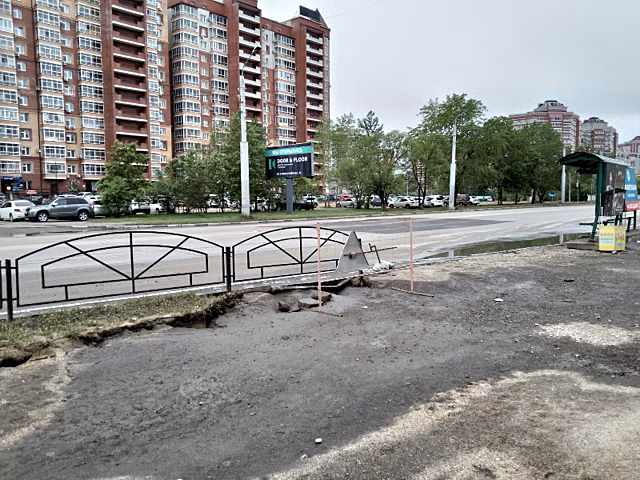 Из-за сильного ливня в Благовещенске просел грунт, а дороги оказались под водой