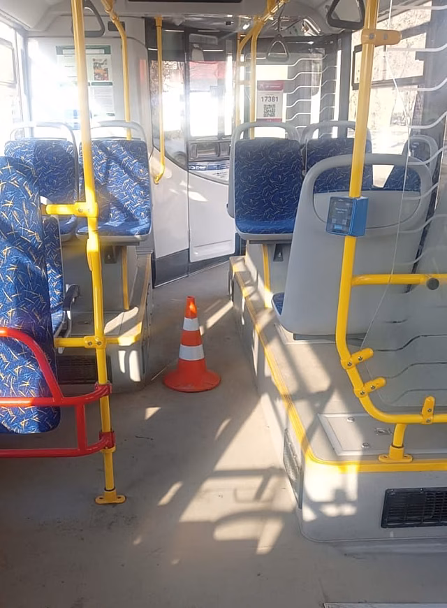 В Оренбурге пенсионерка получила травму из-за резкого торможения автобуса