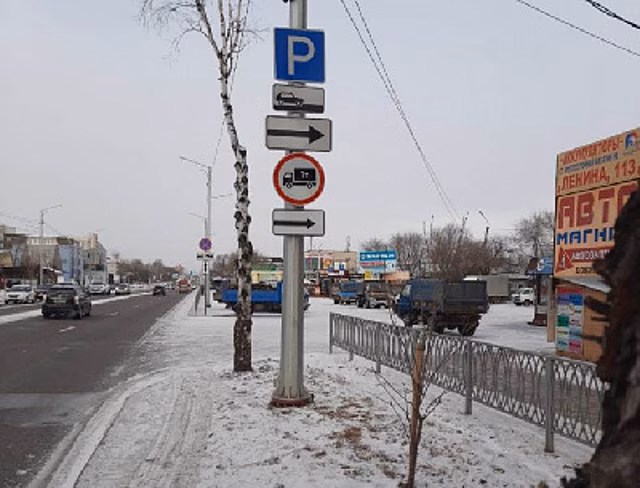 В Благовещенске большегрузам запретили парковаться возле ВДНХ