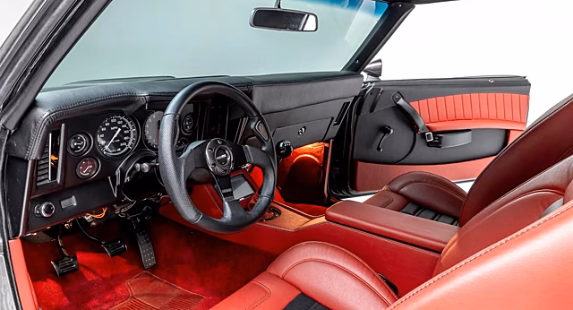 На продажу выставлен 700-сильный рестомод модели Chevrolet Camaro 60-х годов