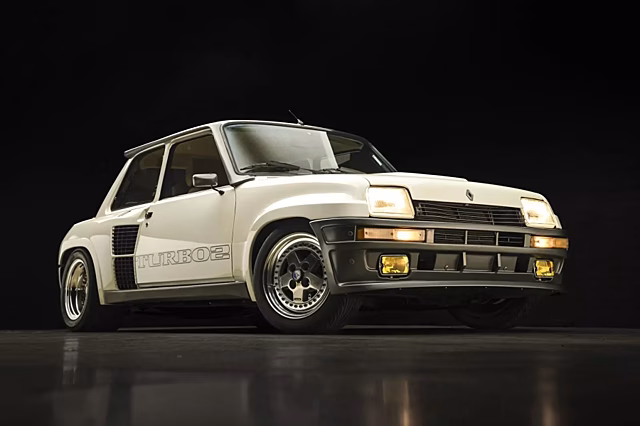 Что скрывает Renault R5 Turbo 2 в моторном отсеке