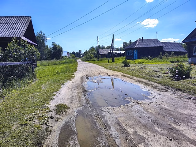 Тюменской деревне Падерина пообещали новые дороги и решение проблем с мусором