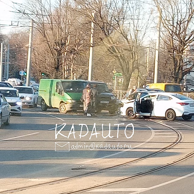 На перекрестке в Калининграде столкнулись 4 автомобиля