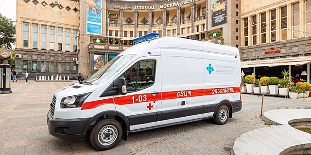Автобус со школьниками упал в ущелье в Армении: один погиб, более 20 пострадали