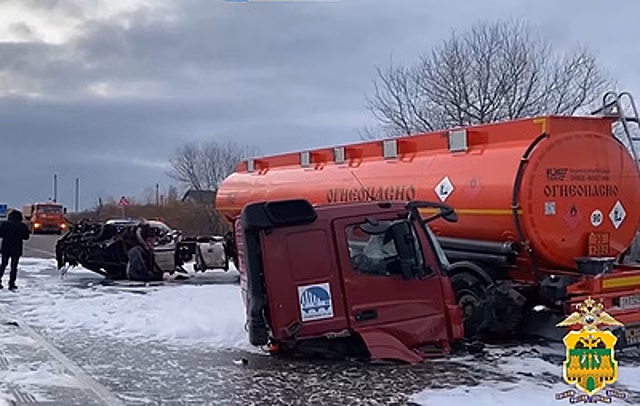 Пять пассажиров попавшего в ДТП Кубани микроавтобуса находятся в реанимации