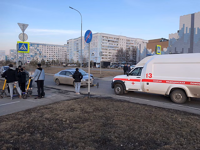 Сбитая в Кемерове девушка на электросамокате попала в больницу