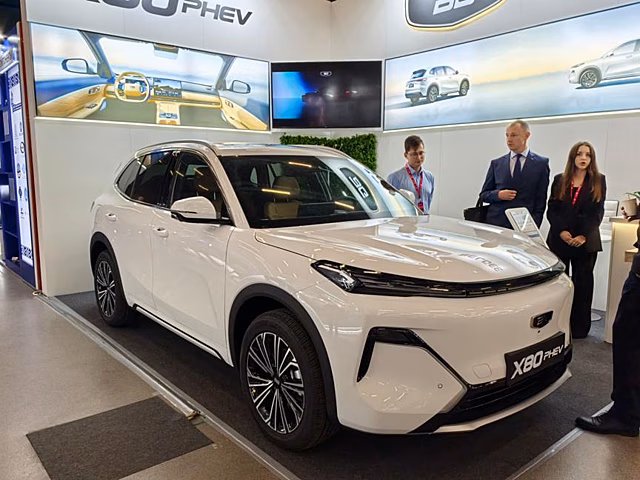 На выставке "Иннопром" показали первый гибридный кроссовер Belgee X80