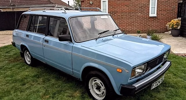 В Великобритании продают праворульный универсал Lada Riva