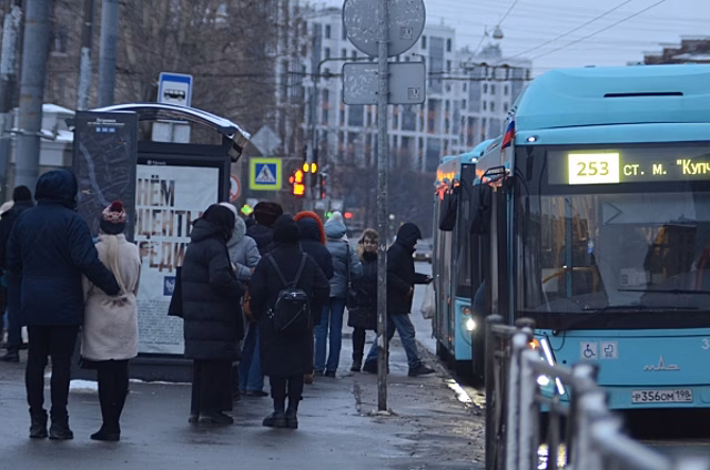 Общественный транспорт в Петербурге будет ходить быстрее в часы пик
