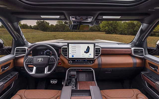 Полный привод, мощный мотор, просторный салон — отличный внедорожник Toyota привезли в РФ