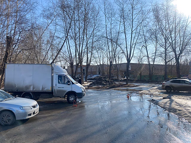 В Новосибирске ГАЗель сбила 16-летнего подростка на парковке