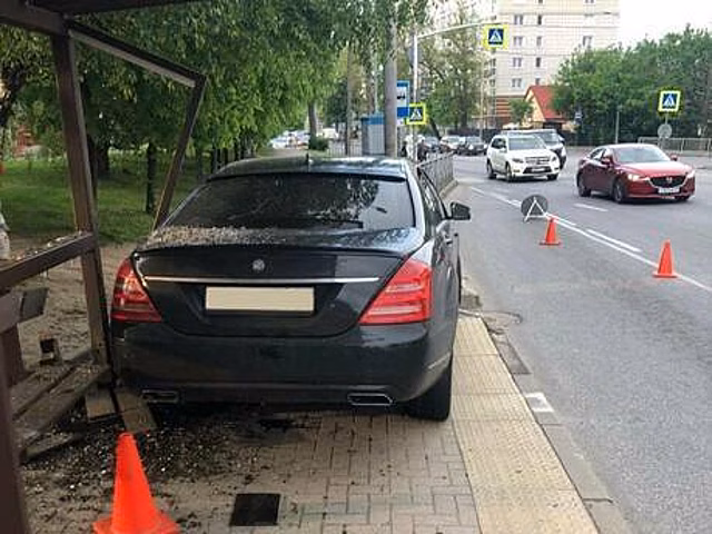 Протаранил остановку и сбил женщину: появились подробности ДТП в Калининграде