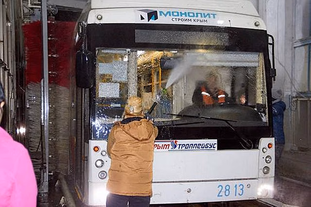 В Крыму ежедневно дезинфицируют троллейбусы в депо и в течение дня на конечных станциях маршрутов