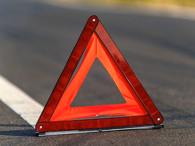 Авто и мотоцикл столкнулись на Перовской эстакаде