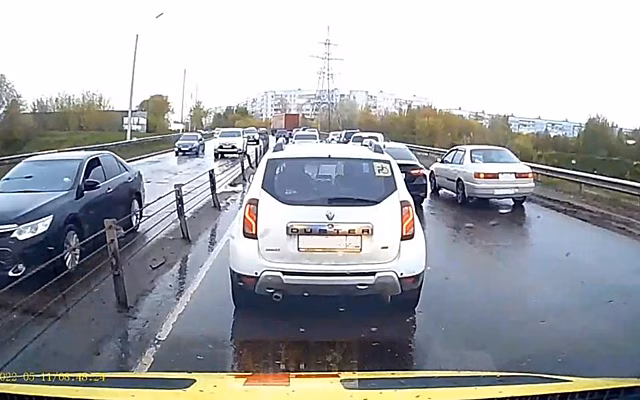 Рязанская полиция начала проверку после видео со скорой, которую не пропустили на вызов
