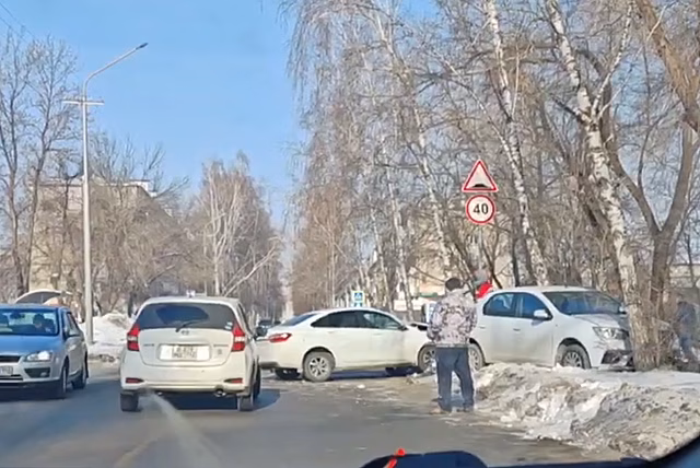 "Зажало человека": жесткое ДТП произошло в Ленинском районе Кемерова