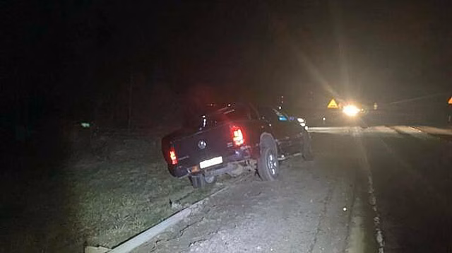 На трассе Калининград — Черняховск водитель сбил дорожные ограждения и съехал в кювет