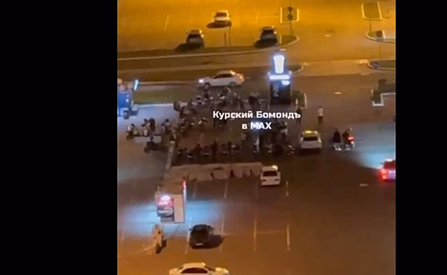 Куряне продолжают жаловаться на шум от автомобилистов на парковке возле  «Ленты»