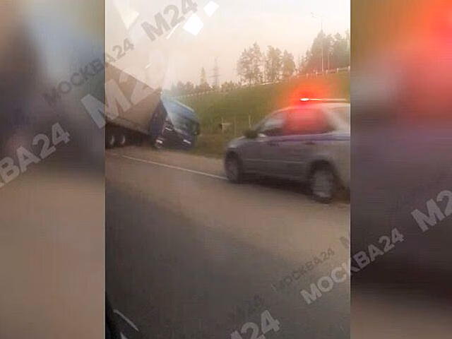 Очевидцы сообщили об аварии на трассе А-107 в Подмосковье