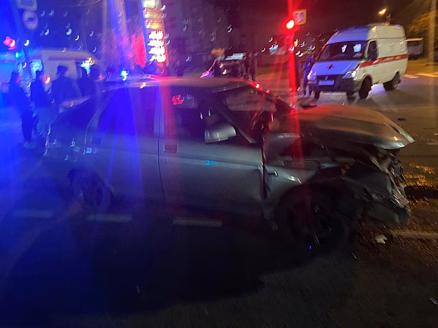 Шесть человек, в том числе трое несовершеннолетних, пострадали в ДТП в Челябинске