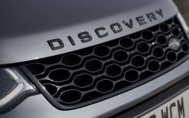 Land Rover вывел на тесты прототип кроссовера в кузове Mazda CX-90