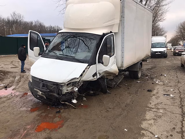 В Армавире выехавший на встречку лихач попал в больницу с переломом грудной клетки
