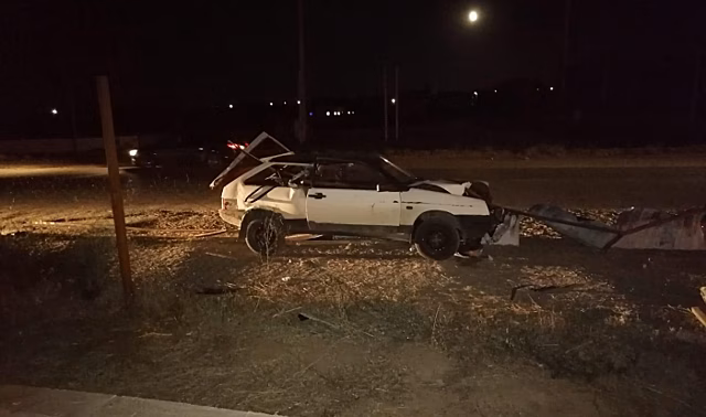Под Волгоградом женщина на ВАЗе врезалась в ограждение