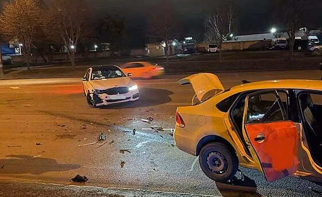 Водитель BMW не уступила дорогу: на Московском проспекте при столкновении двух авто пострадали три человека