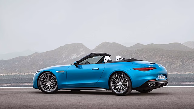 Кабриолет Mercedes-AMG SL появился в автосалоне в Германии за 118 708 евро