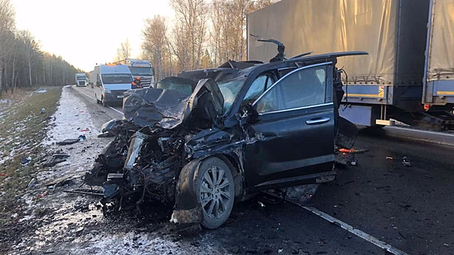 Машина всмятку: в тройном ДТП в Тюменской области погибла 41-летняя женщина. ФОТО