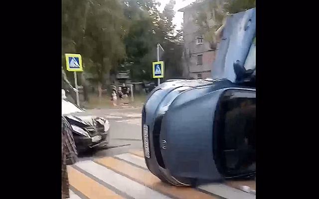 В аварии с перевернувшимся такси в Рязани пострадал пассажир другой машины