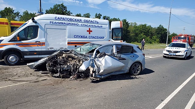 Четверо человек пострадали в аварии под Саратовом
