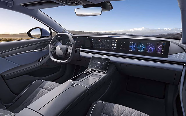 Крупнее, мощнее и роскошнее, чем Camry: в России появится новый добротный седан