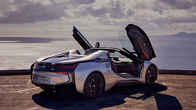BMW i8 Roadster: необычный спорткар на каждый день